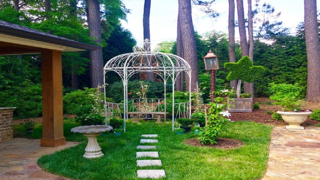 135 Beautiful Landscaping Design Ideas for Backyards